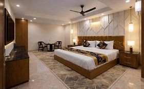 Hotel Nova Inn Near Igi Airport With Free Airport Drop